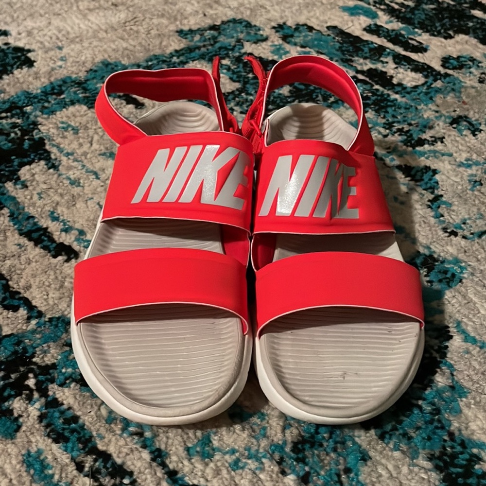 Woman’s Nike tanjun sandals
